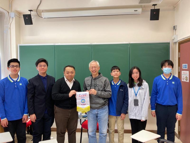 2024-01-15 Students interviewing CUHK mathematician professor