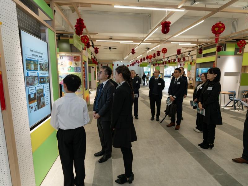 Under Secretary for Education Dr. Jeff Sze Visits The HKCCCU Logos Academy