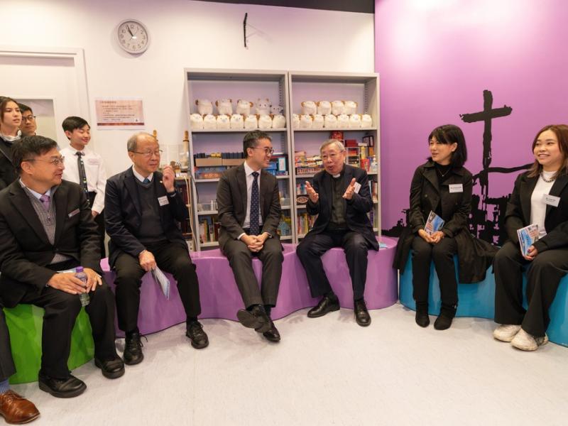 Under Secretary for Education Dr. Jeff Sze Visits The HKCCCU Logos Academy
