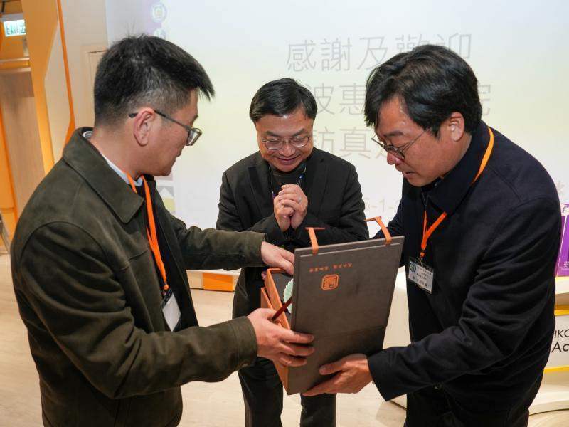 A Visit to Logos Academy from Ningbo Huizhen Academy