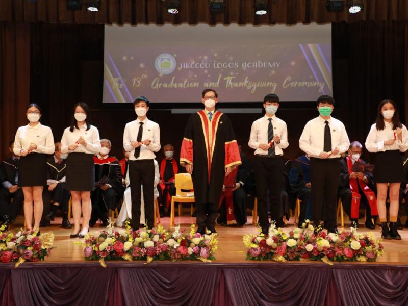 20220625_the_13th_graduation_graduates_receiving_diploma_20