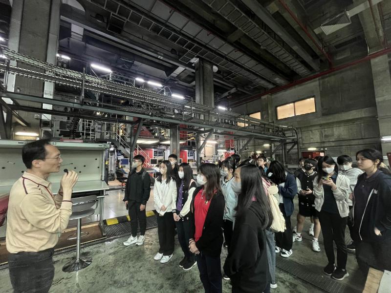  QEF-Sponsored Career-Planning Activity: Visit to Sing Tao Daily’s Printing House