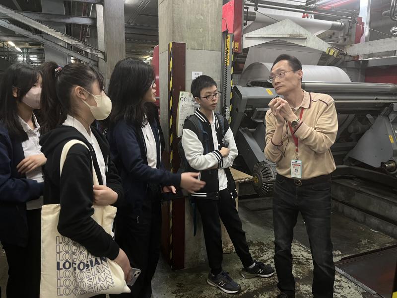  QEF-Sponsored Career-Planning Activity: Visit to Sing Tao Daily’s Printing House