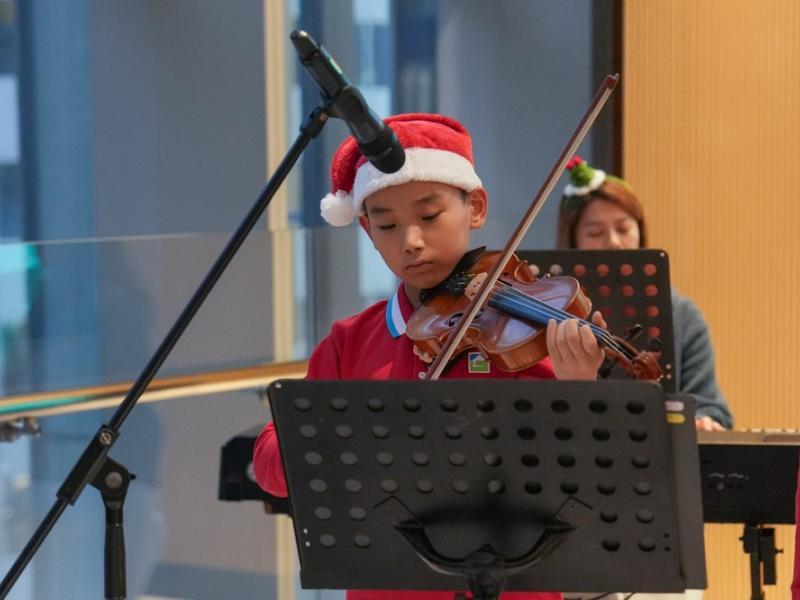 Hysan Place Choir Performance