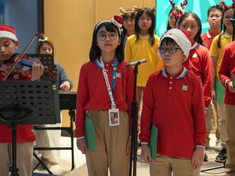 Hysan Place Choir Performance