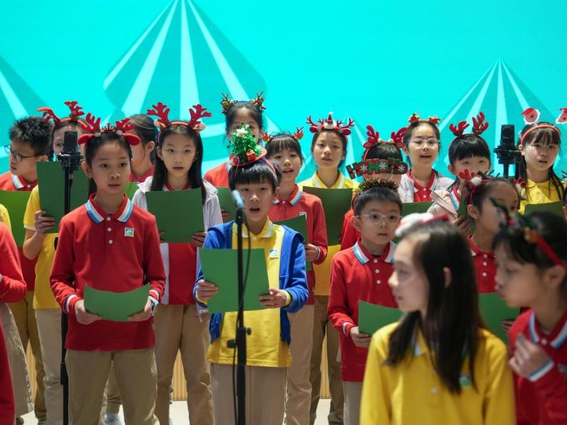 Hysan Place Choir Performance