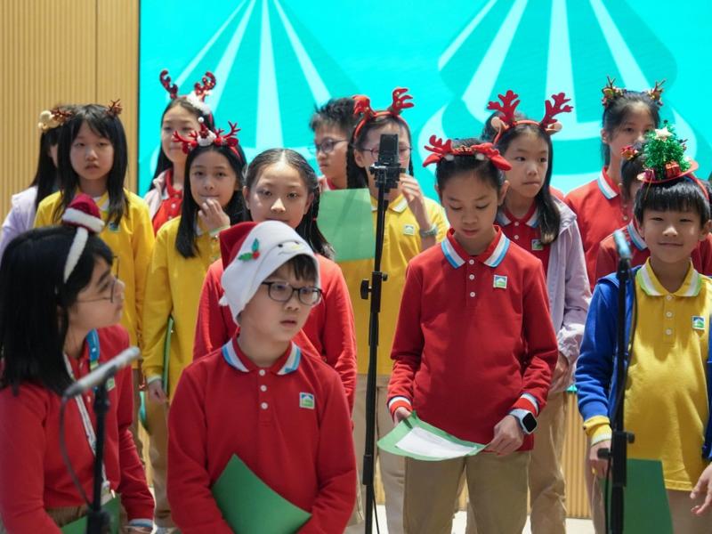 Hysan Place Choir Performance