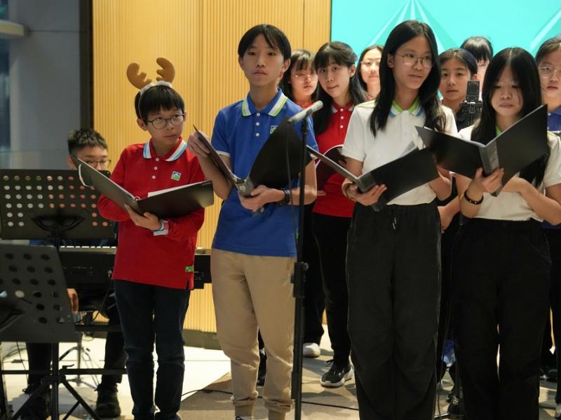 Hysan Place Choir Performance