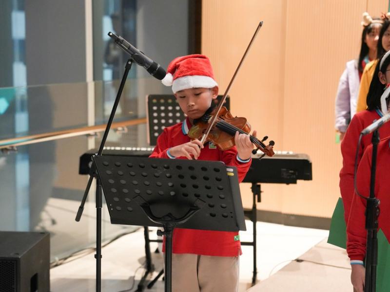Hysan Place Choir Performance