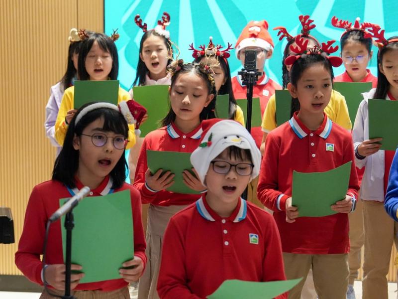 Hysan Place Choir Performance