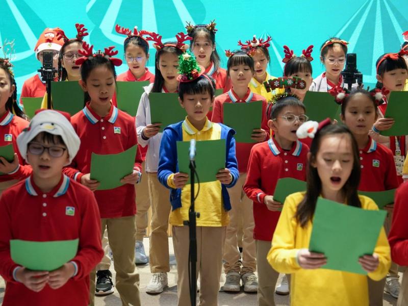 Hysan Place Choir Performance