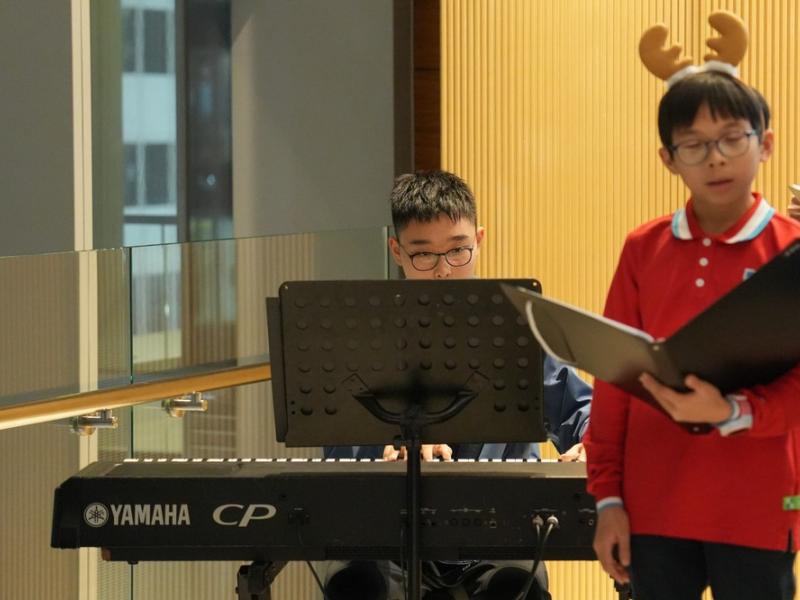 Hysan Place Choir Performance