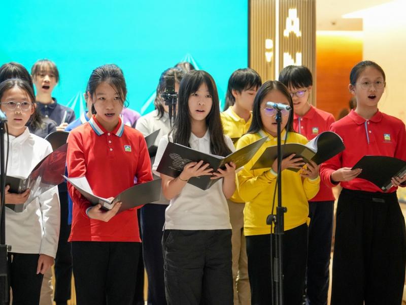 Hysan Place Choir Performance