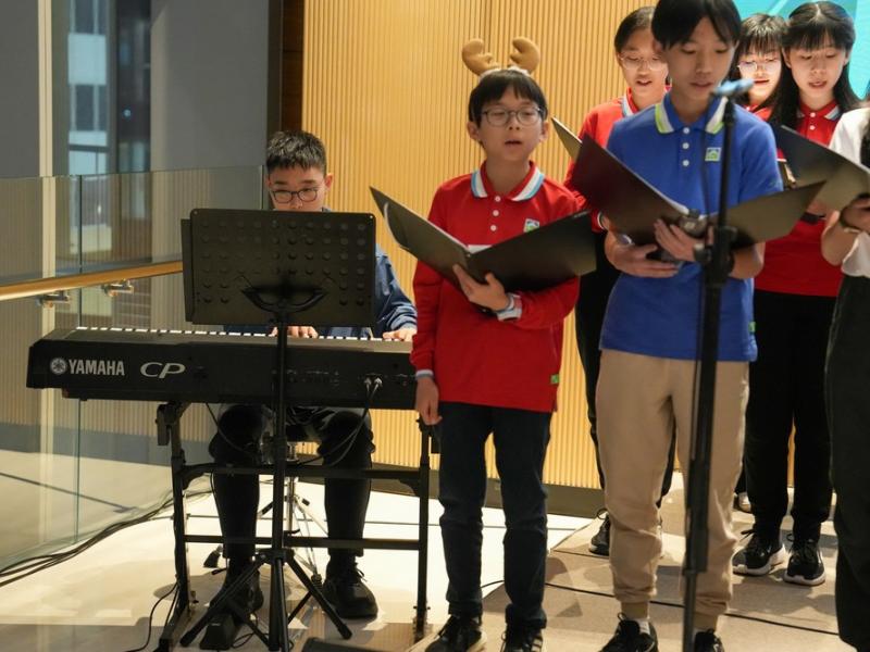 Hysan Place Choir Performance