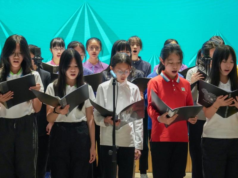 Hysan Place Choir Performance