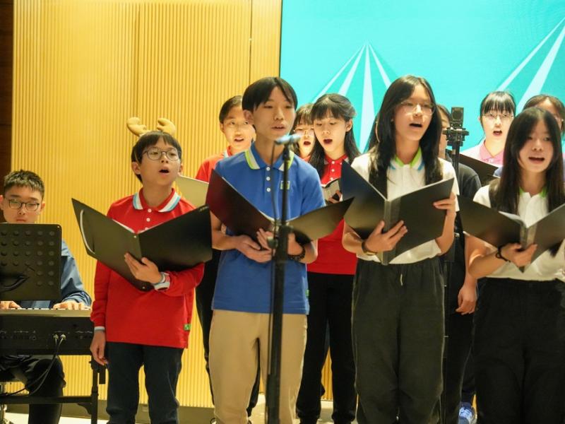 Hysan Place Choir Performance