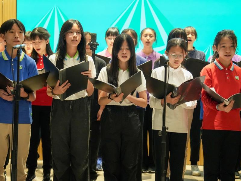 Hysan Place Choir Performance