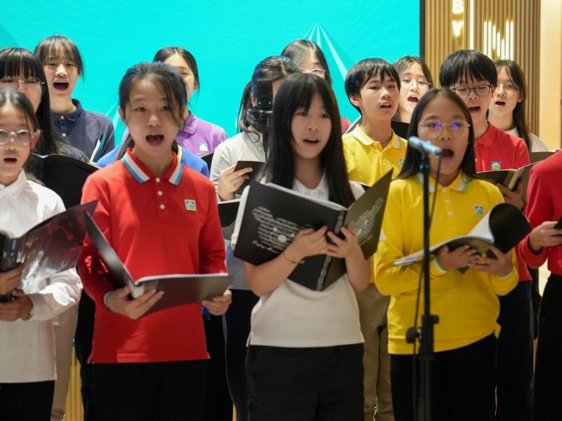 Hysan Place Choir Performance
